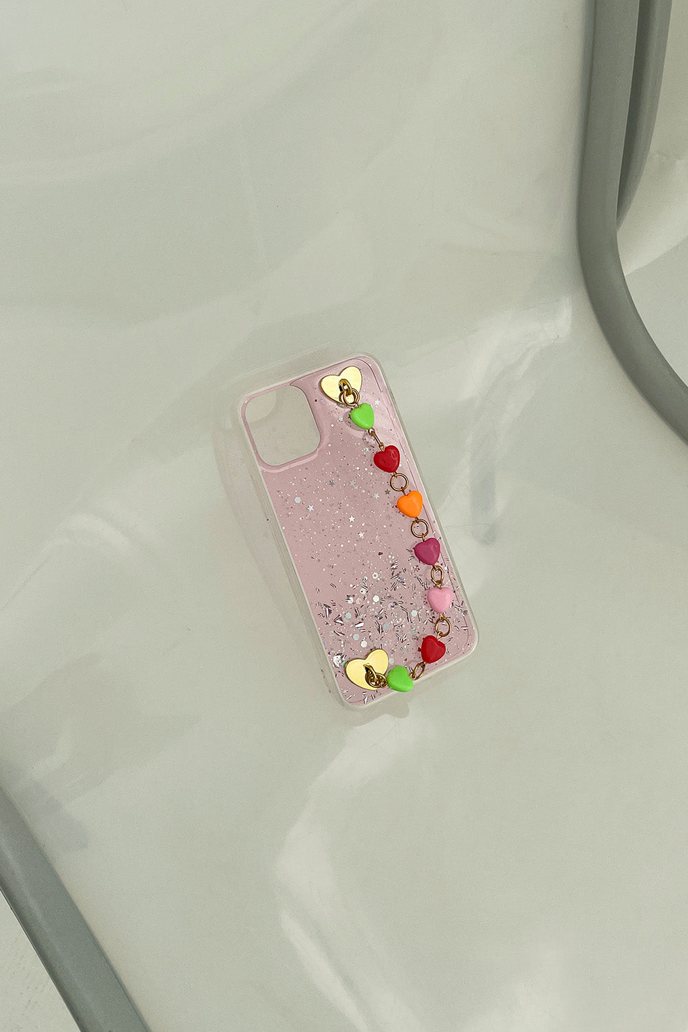 動画をギャラリービューアにロードします、 Color heart chain iPhone case(カラーハートチェーンアイフォンケース)

